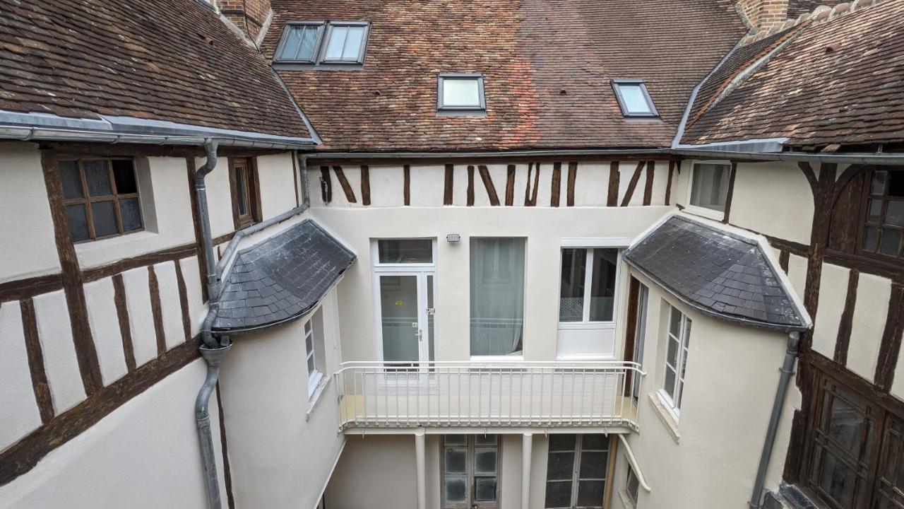 3 Appartements Premium Au Pied De La Cathedrale - Hypercentre Sens Exterior photo