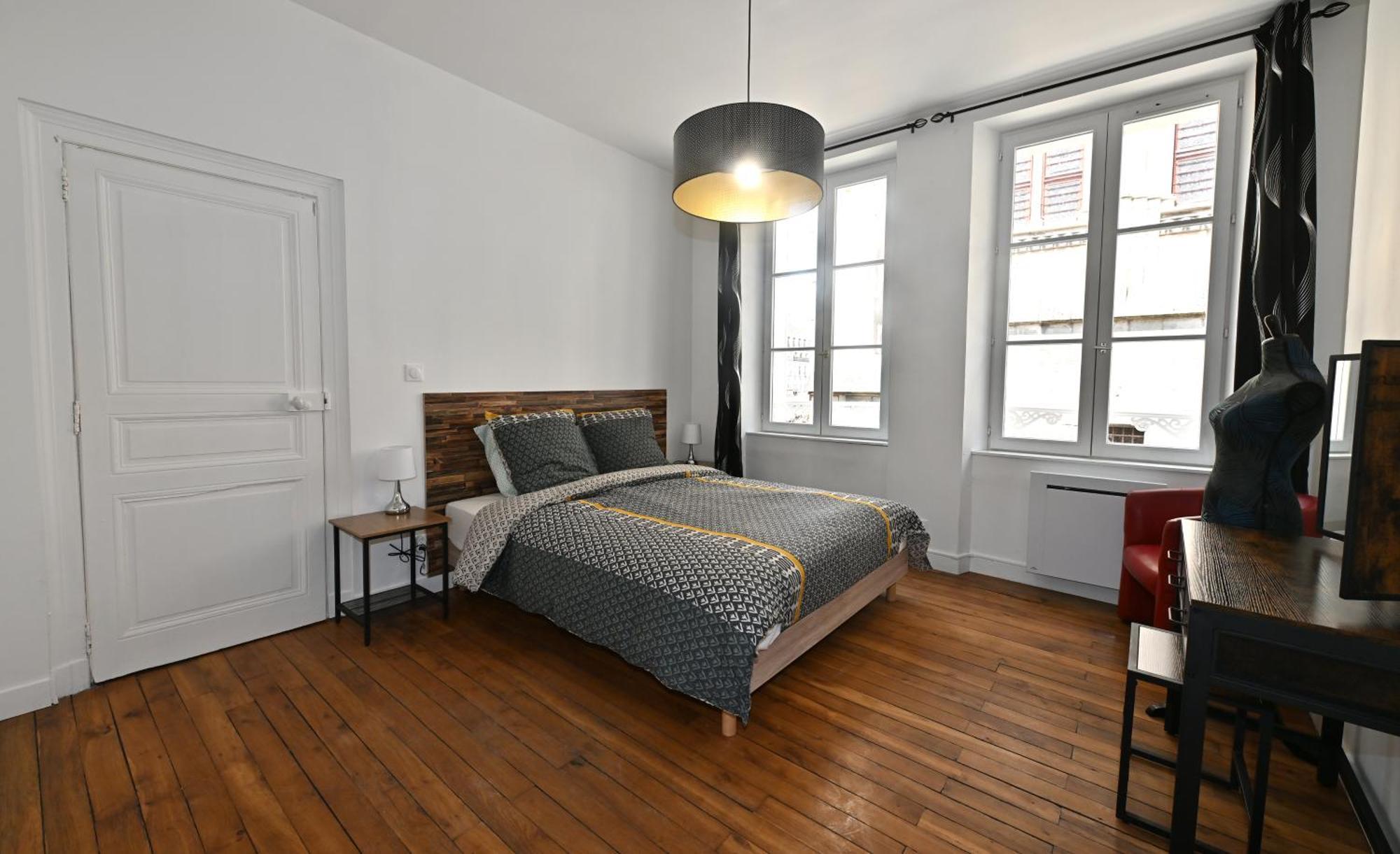 3 Appartements Premium Au Pied De La Cathedrale - Hypercentre Sens Exterior photo